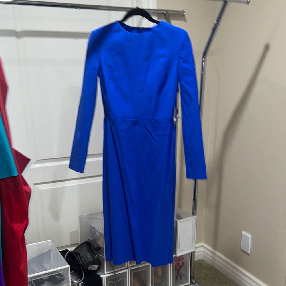 Elegant Blue Long-Sleeve Dress